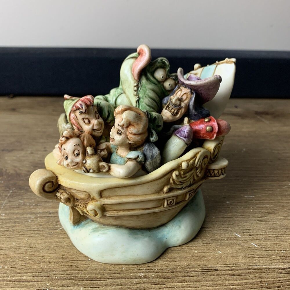 2001 Harmony Kingdom Disney Peter Pan - Off To Neverland